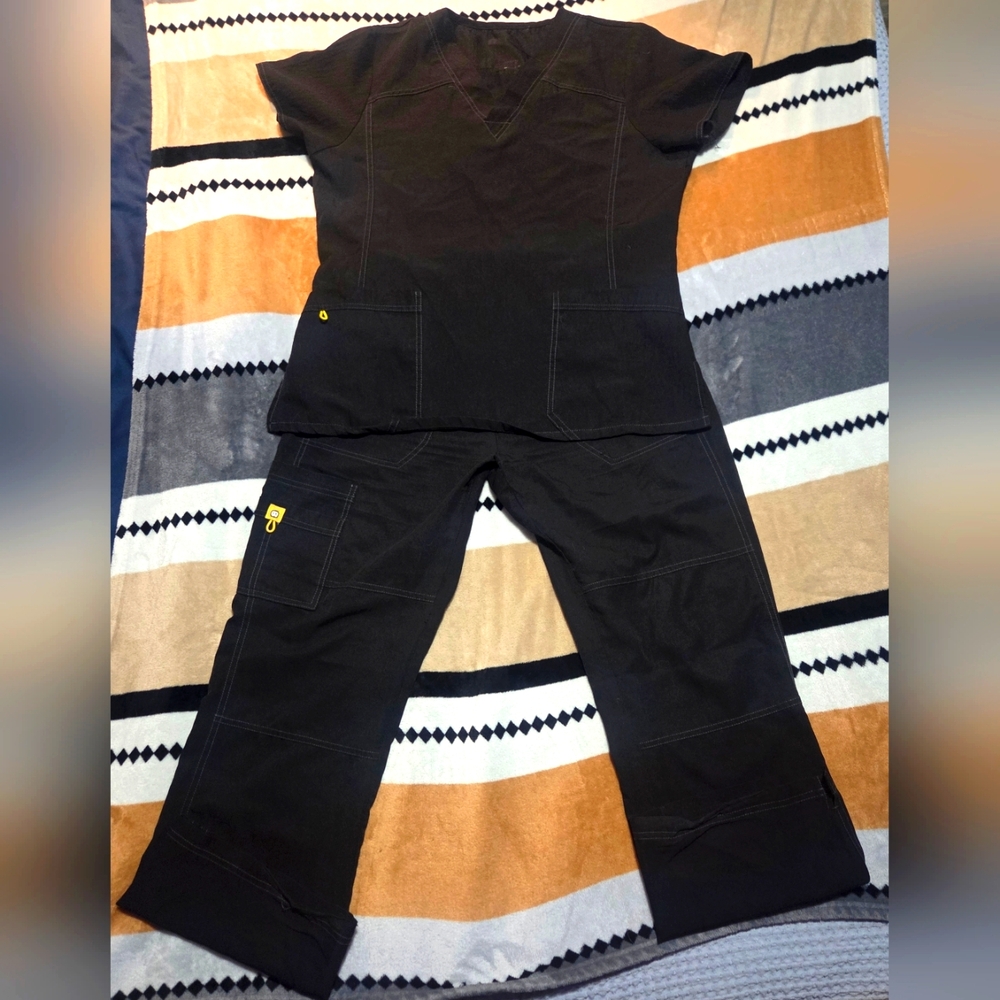 WonderWink Black Scrub Set